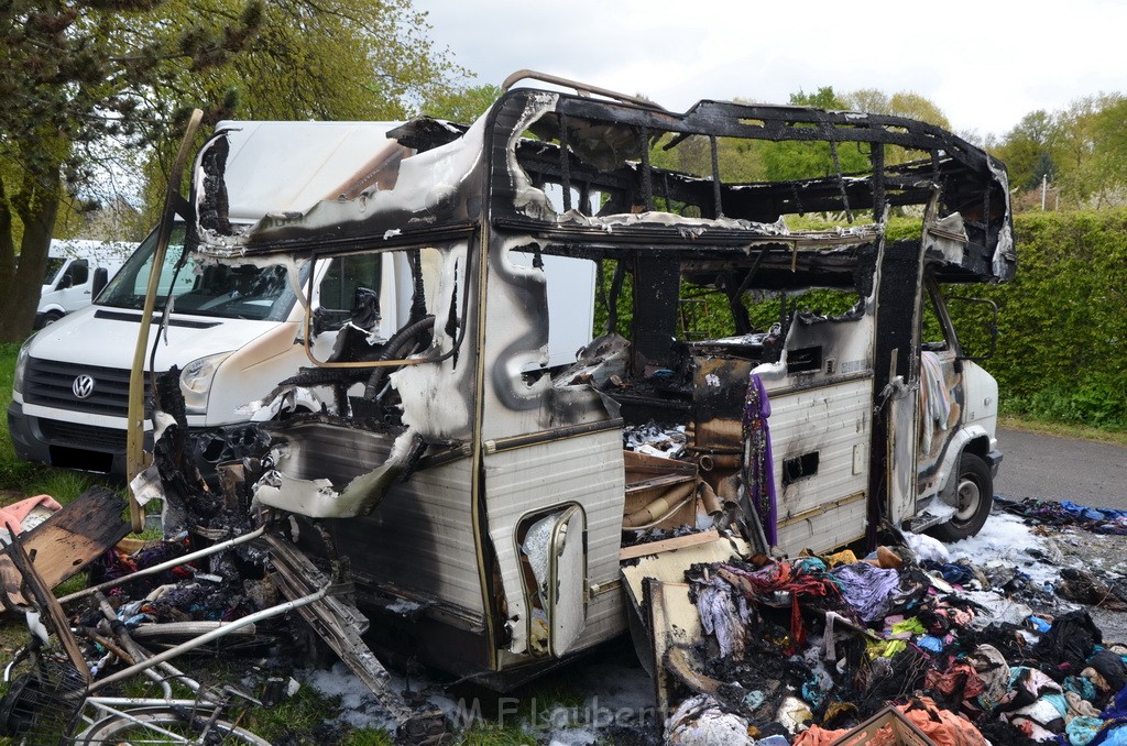 Wohnmobil ausgebrannt Koeln Porz Linder Mauspfad P005.JPG - Miklos Laubert